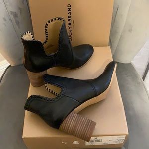 Black saddle leather Lucky Brand boots